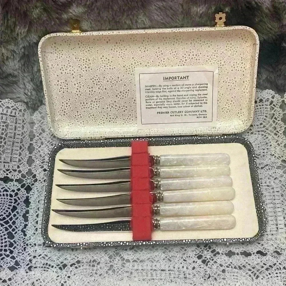 Vintage
PREMIER CUTLERY CMPY Genuine Mother of Pearl Stainless Steel knife set - Picture 2 of 16